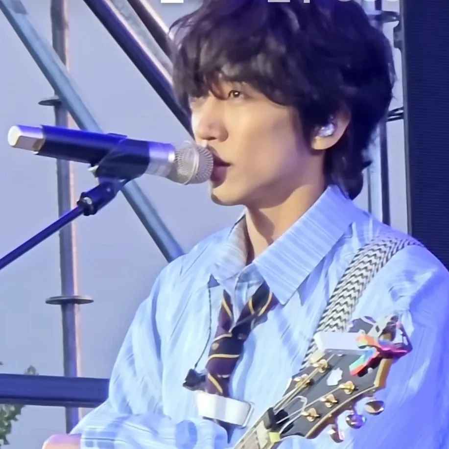 Behind-the-scenes cut of Lee Seungyoon