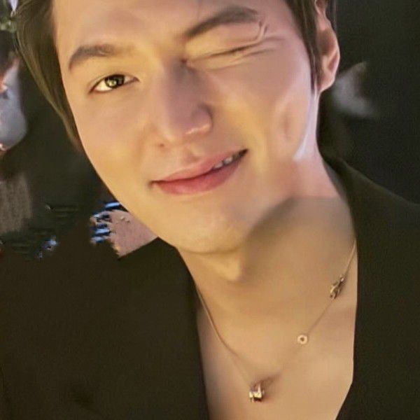 イ・ミンホの最近の活動ショット