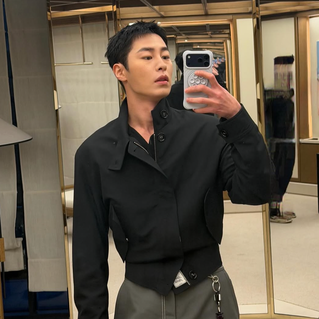 Behind-the-scenes cut of Lee Jaewook