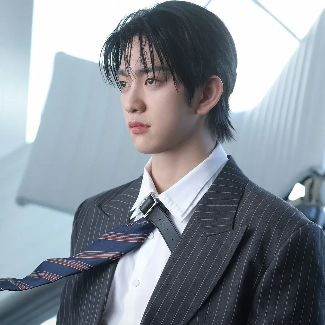Behind-the-scenes cut of Park Jinyoung