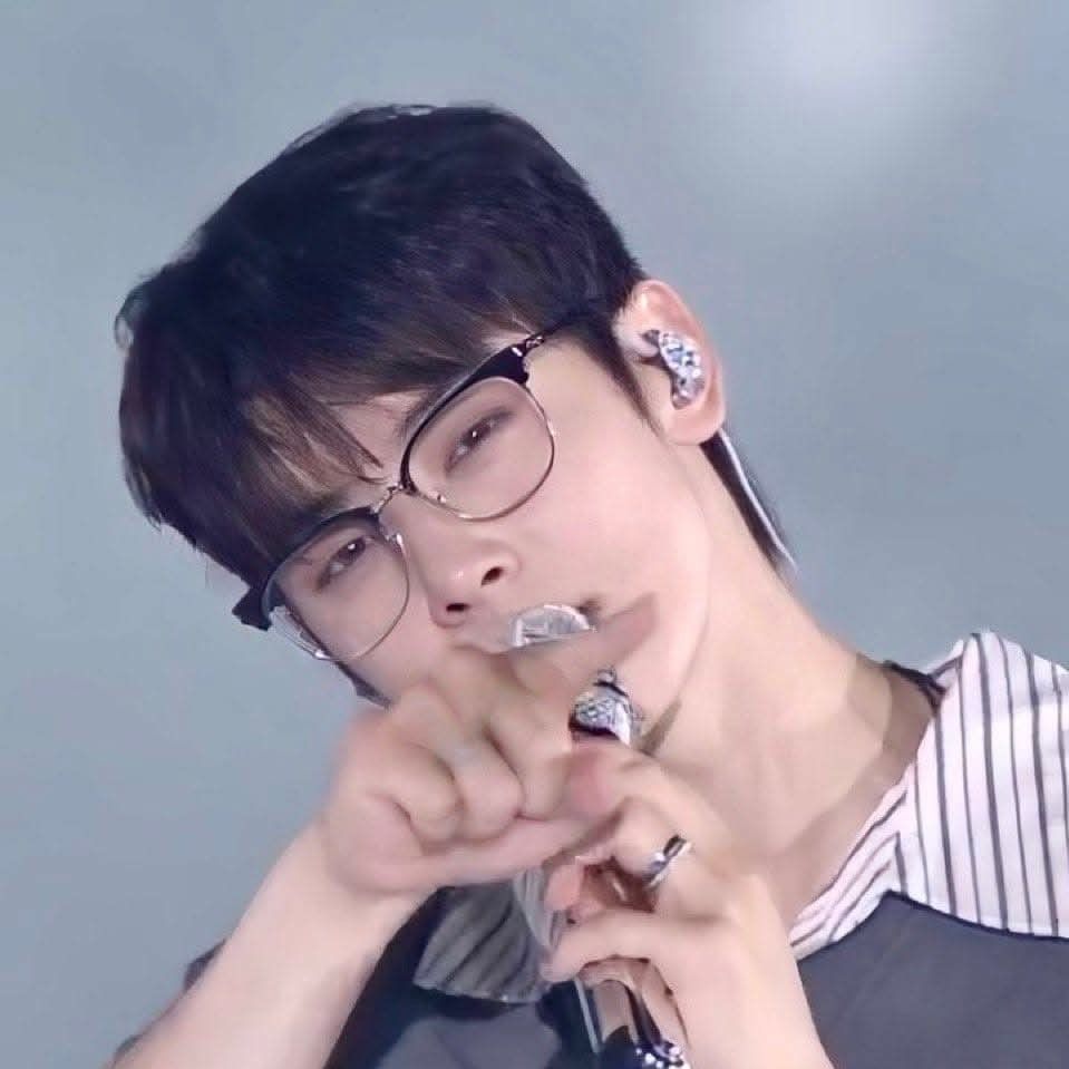 Recent activity shot of Cha Eunwoo