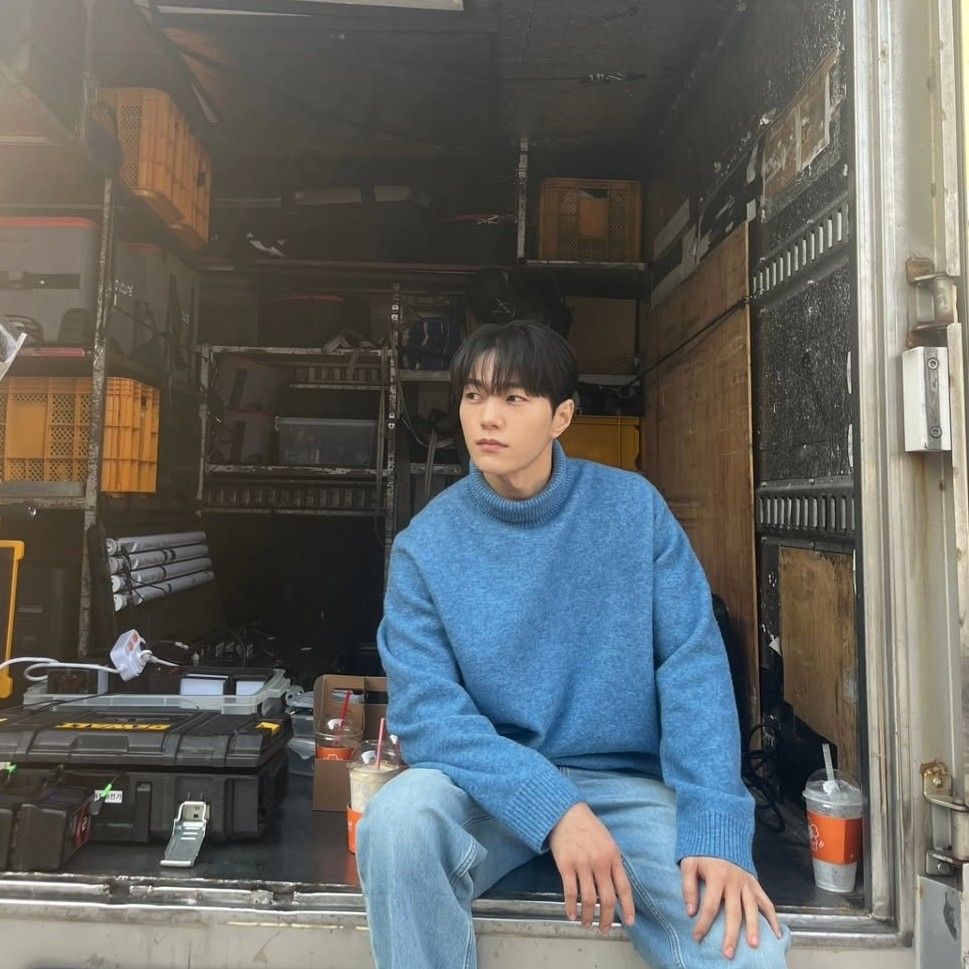 金明洙 (L)的最新照片