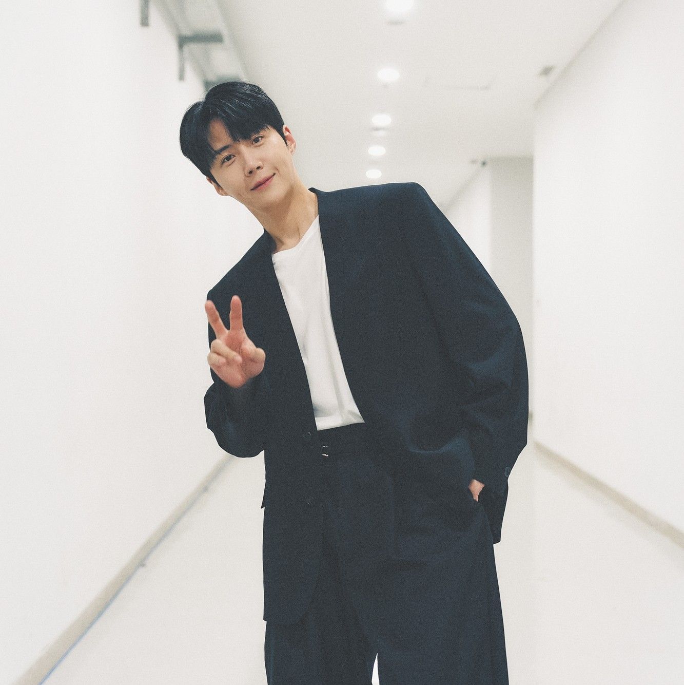 Behind-the-scenes cut of Kim Seonho