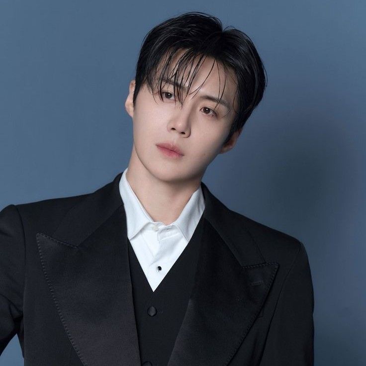 粉丝拍下的金宣虎瞬间