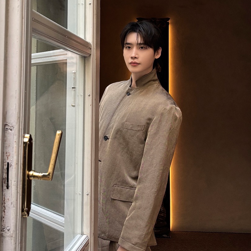 A moment captured by a fan of Lee Jongsuk