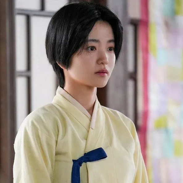 Behind-the-scenes cut of Kim Taeri