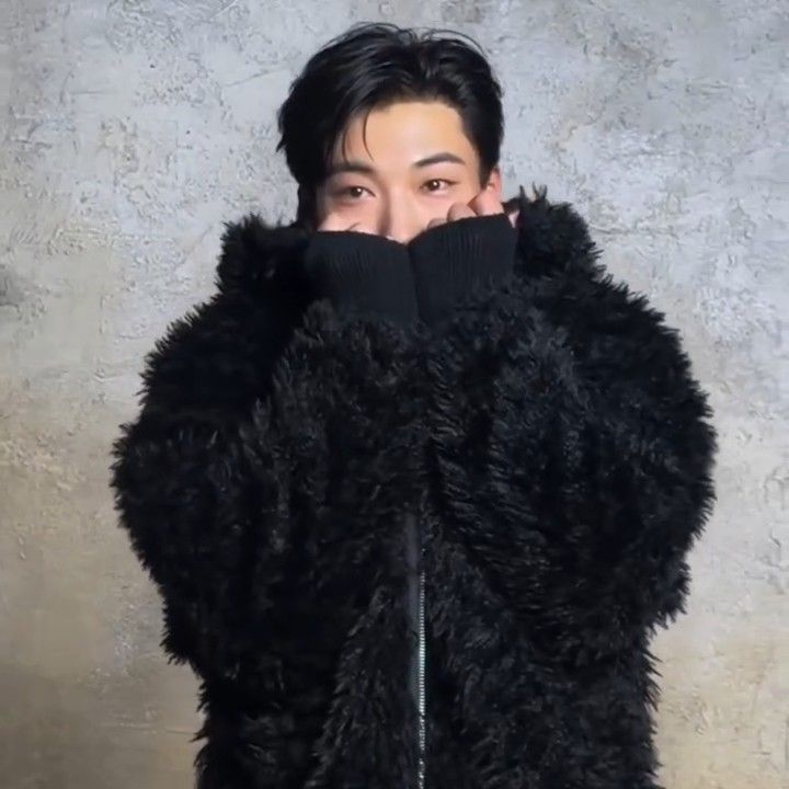 A moment captured by a fan of Woo Dohwan