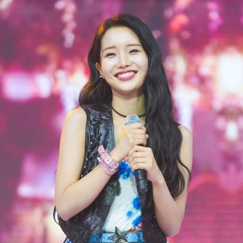 A moment captured by a fan of Kim Soyeon (2004)