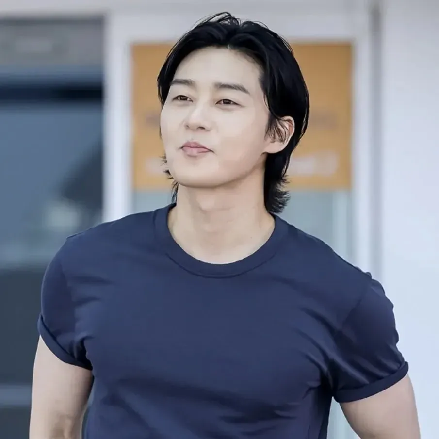 Recent activity shot of Park Seojoon