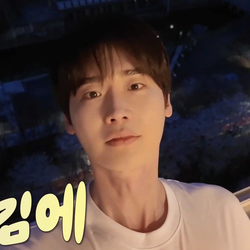 Cuplikan di balik layar dari Lee Jongsuk