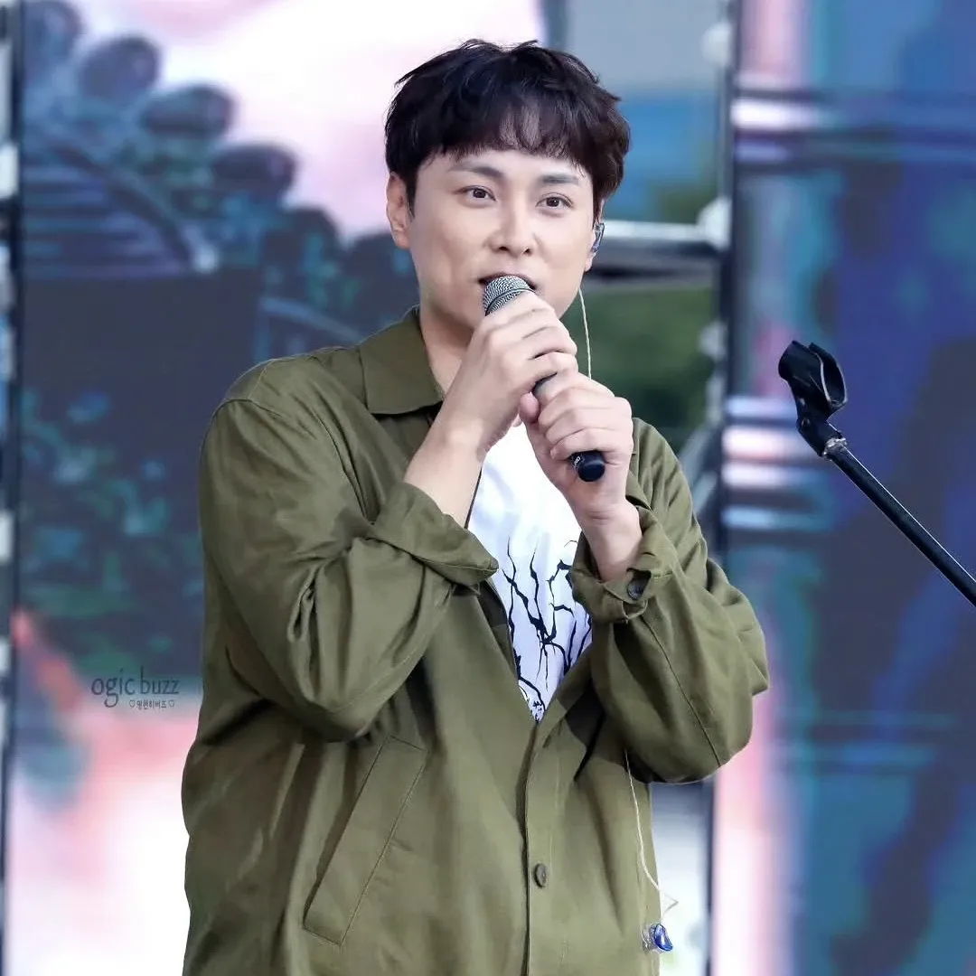 Recent activity shot of Min Kyunghoon
