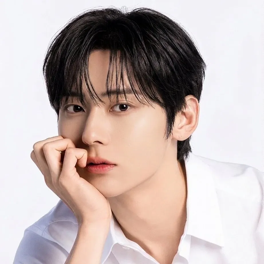 Recent activity shot of Hwang Minhyun