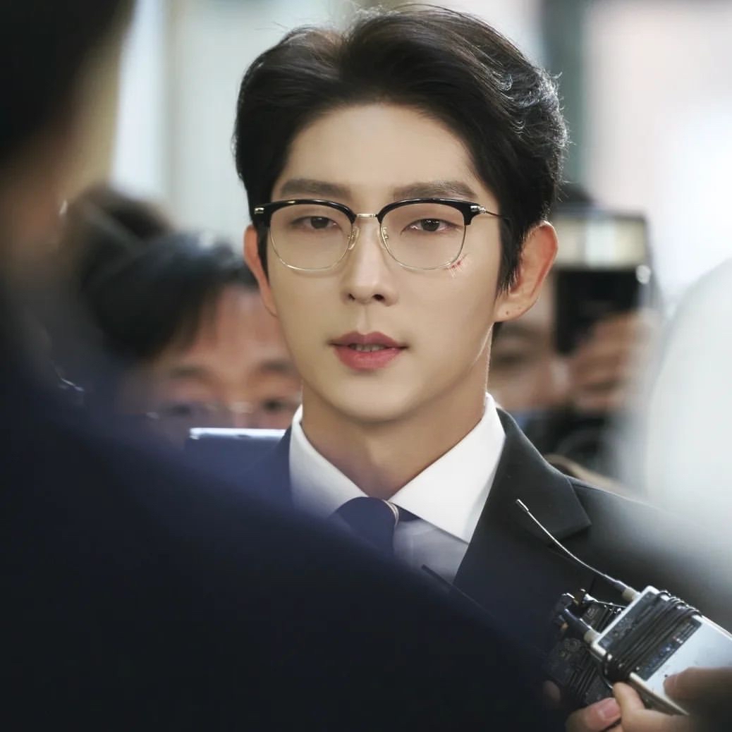 A moment captured by a fan of Lee Joongi