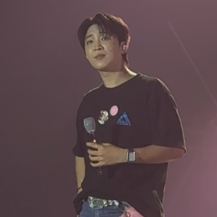 A moment captured by a fan of Hwang Yunsung