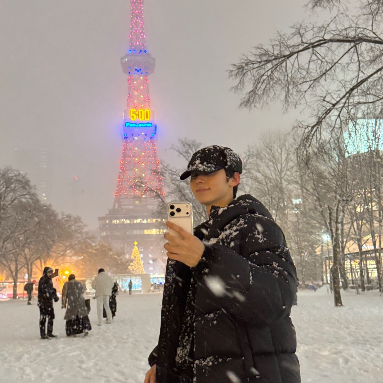 A moment captured by a fan of Hwang Minhyun