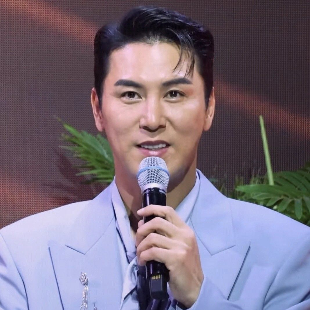 チャン・ミンホの最近の活動ショット