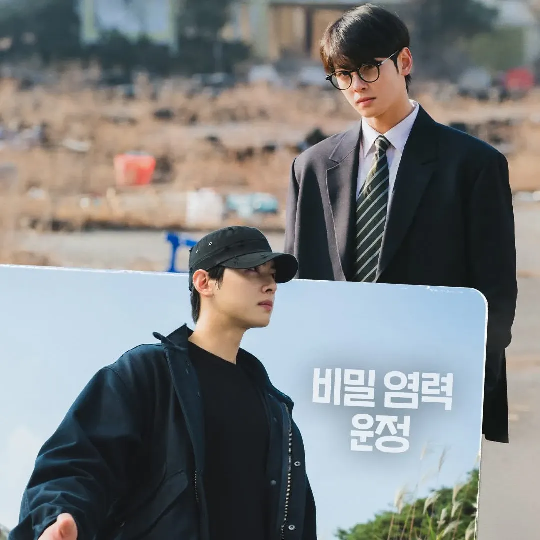 Behind-the-scenes cut of Cha Eunwoo