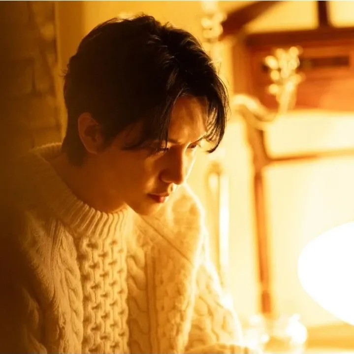 Behind-the-scenes cut of Lee Seunggi