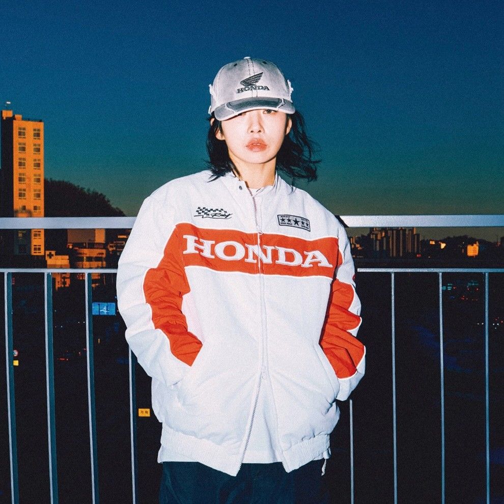 Behind-the-scenes cut of Aiki