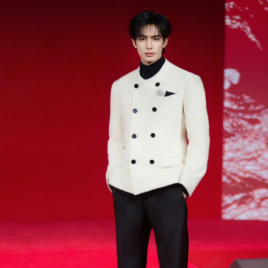 A moment captured by a fan of Song WeiLong