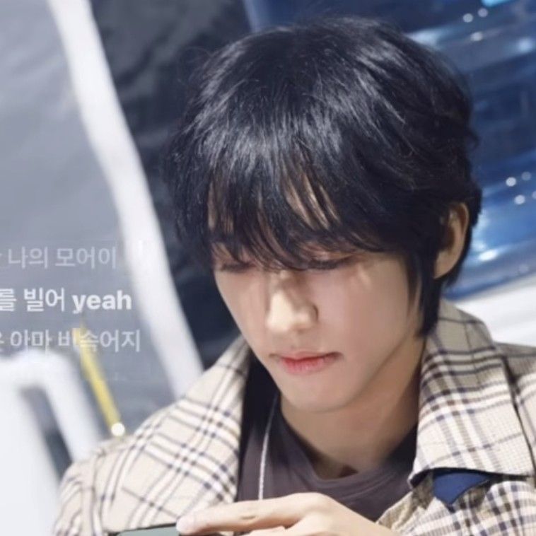 Recent activity shot of Lee Seungyoon