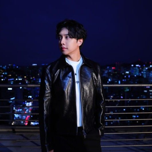 Latest photo of Lee Seunggi