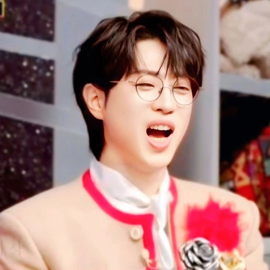 A moment captured by a fan of An Sunghoon