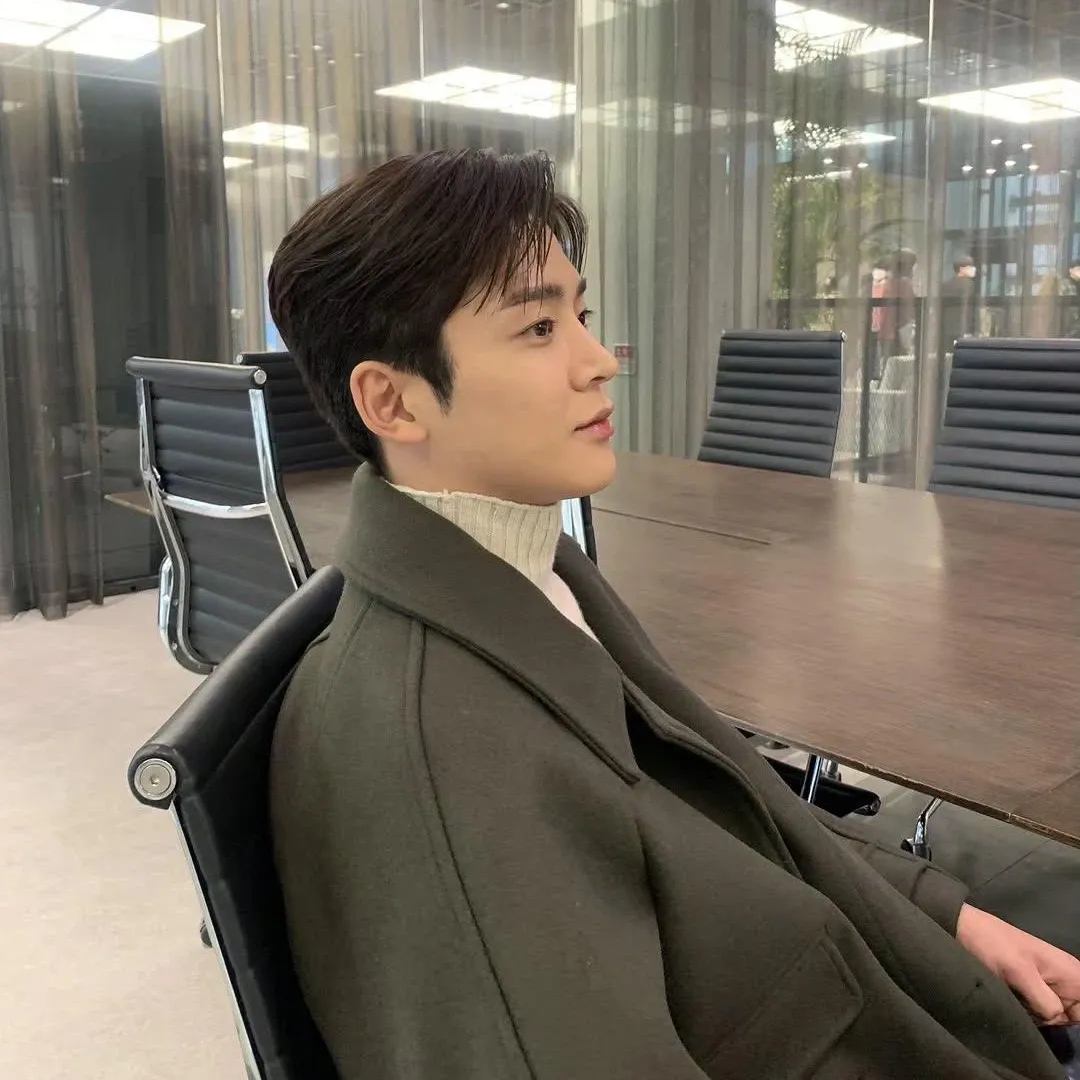 Foto kegiatan terbaru dari Rowoon