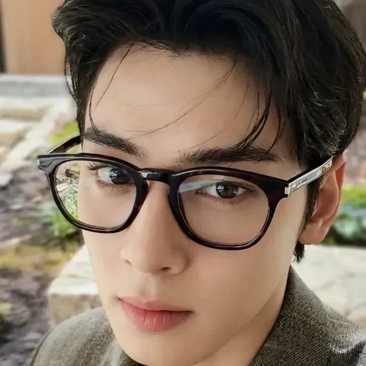 Latest photo of Cha Eunwoo