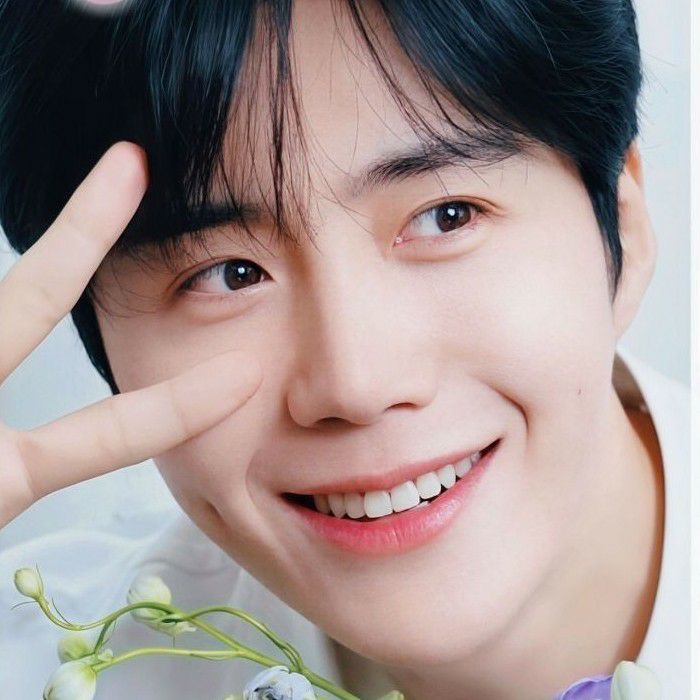 Foto kegiatan terbaru dari Kim Seonho