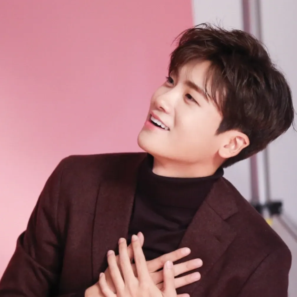Latest photo of Park Hyungsik