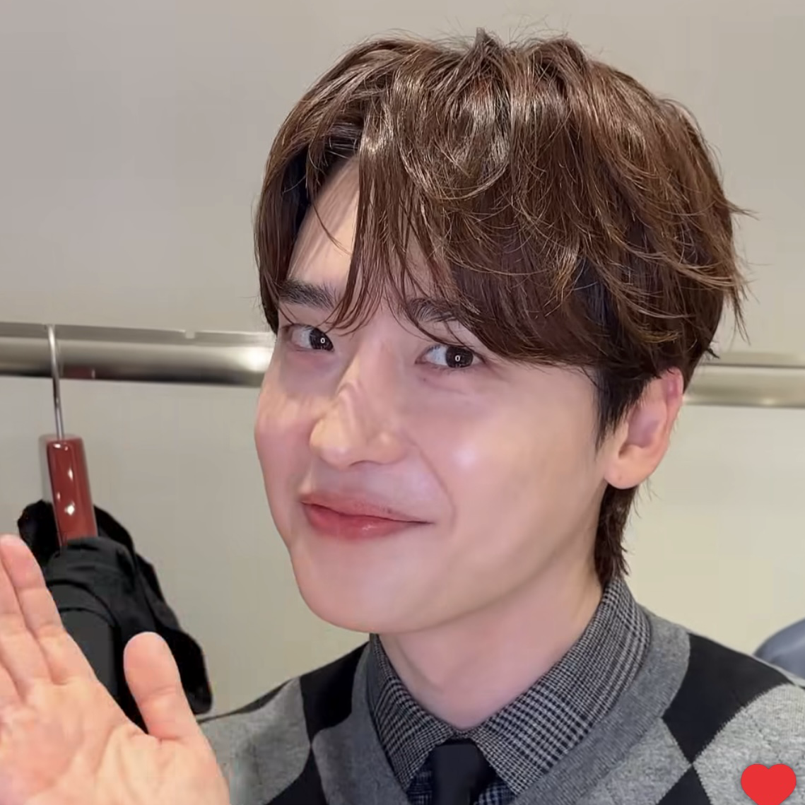 Behind-the-scenes cut of Lee Jongsuk