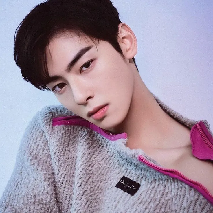 Latest photo of Cha Eunwoo