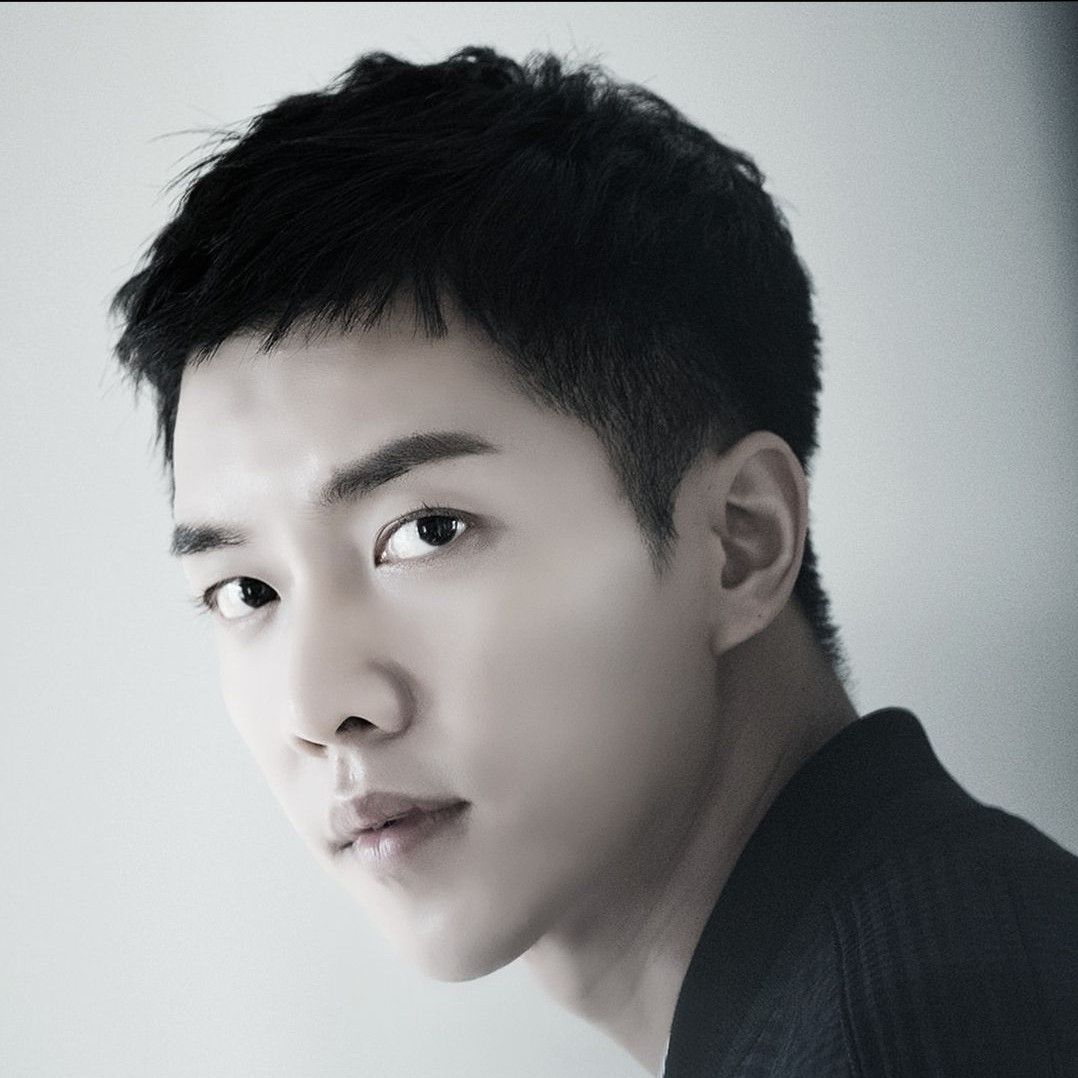 イ・スンギの最近の活動ショット