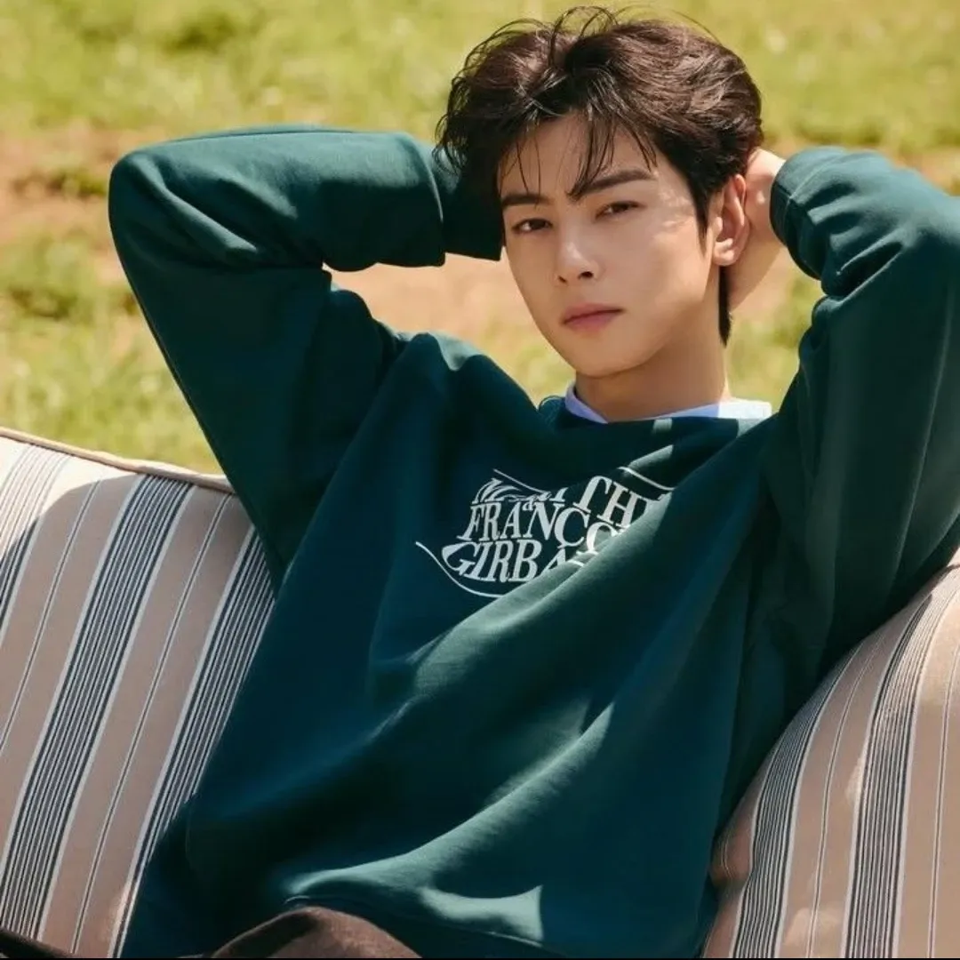Behind-the-scenes cut of Cha Eunwoo