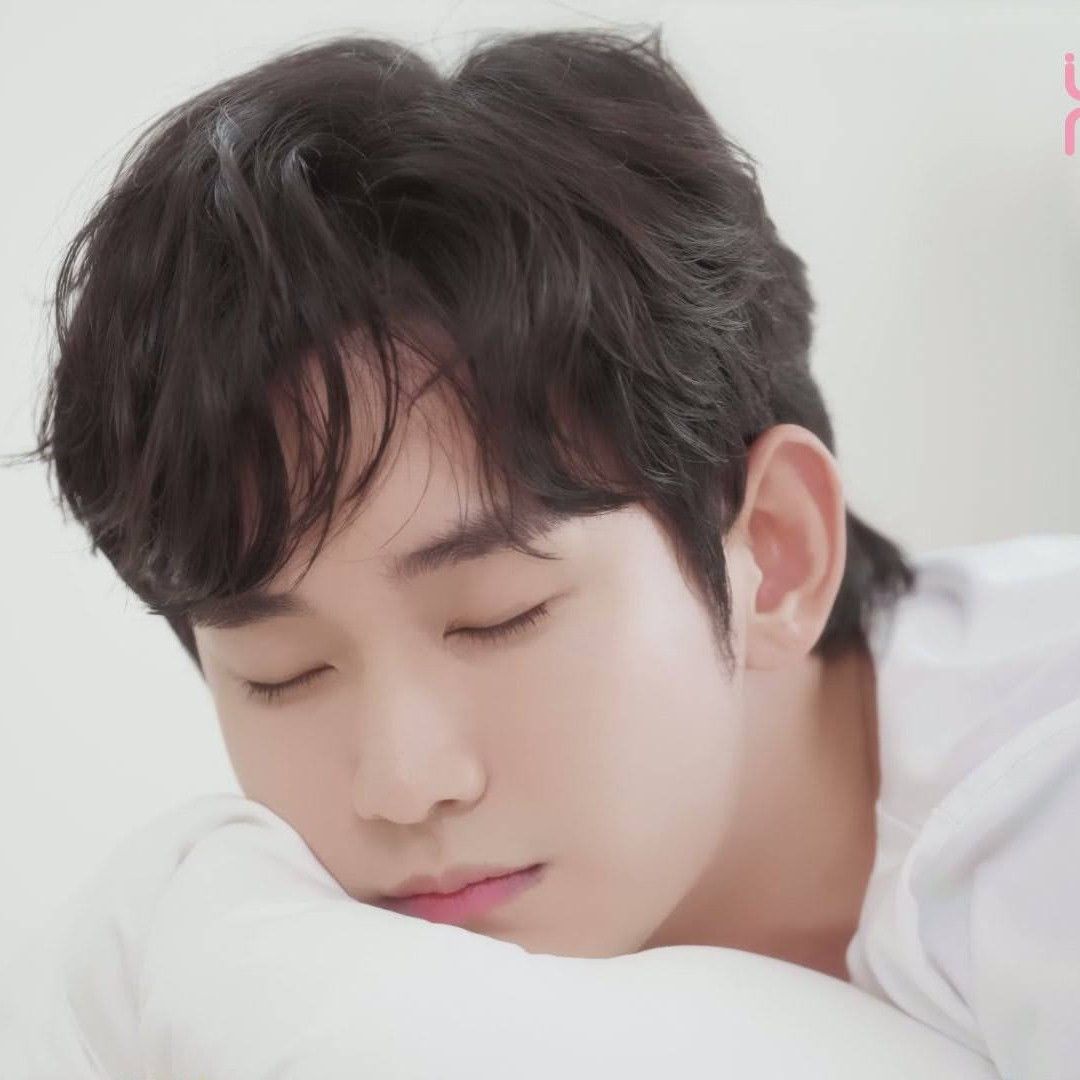 金秀賢的最新照片