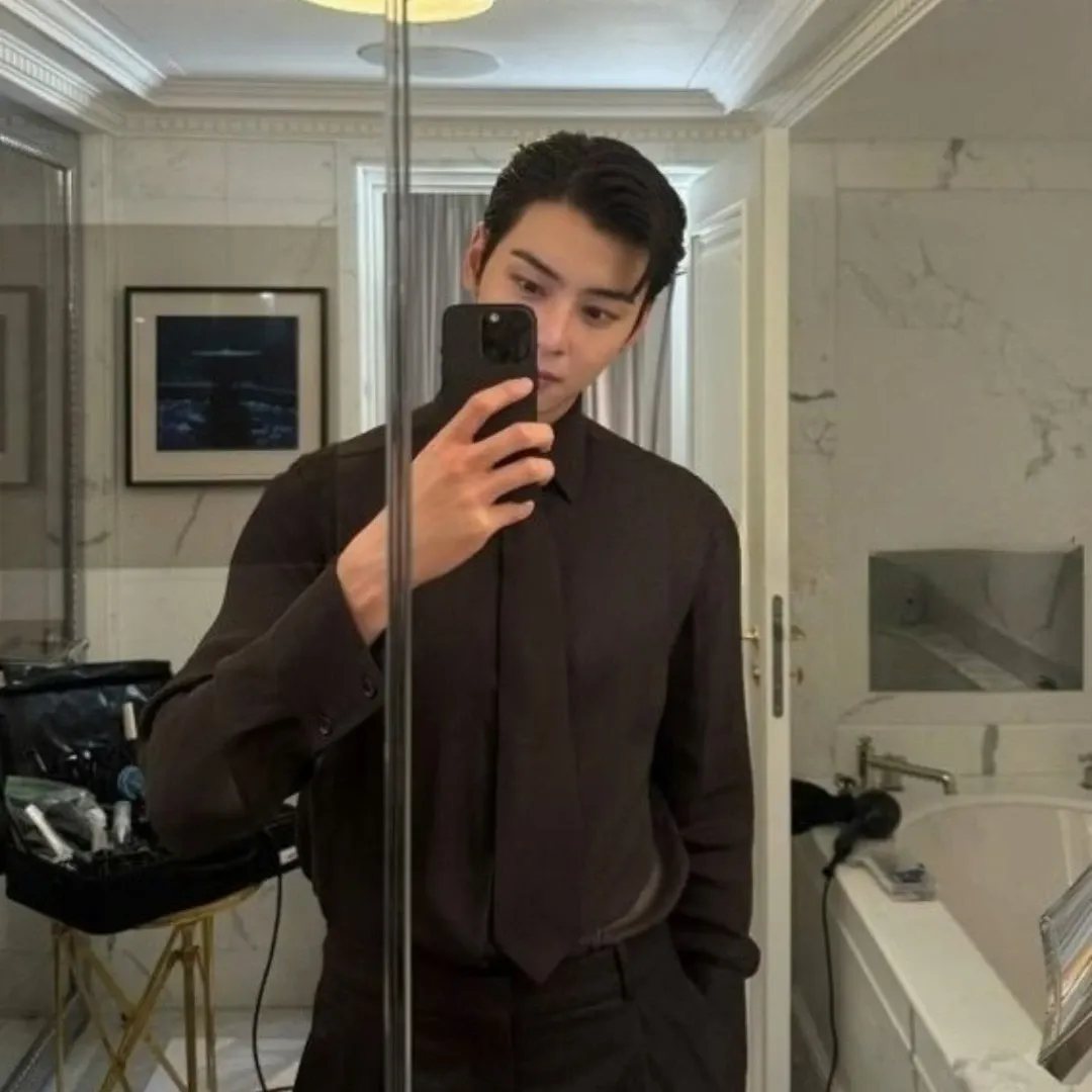 Latest photo of Cha Eunwoo