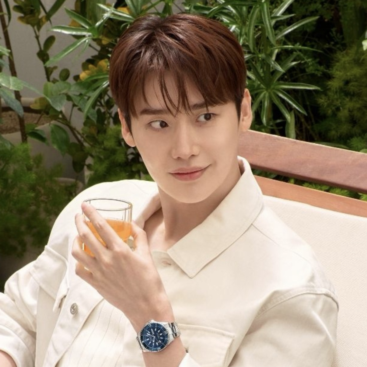 Behind-the-scenes cut of Lee Jongsuk