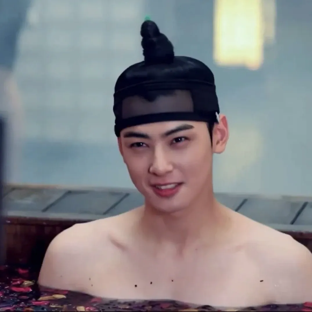 Latest photo of Cha Eunwoo
