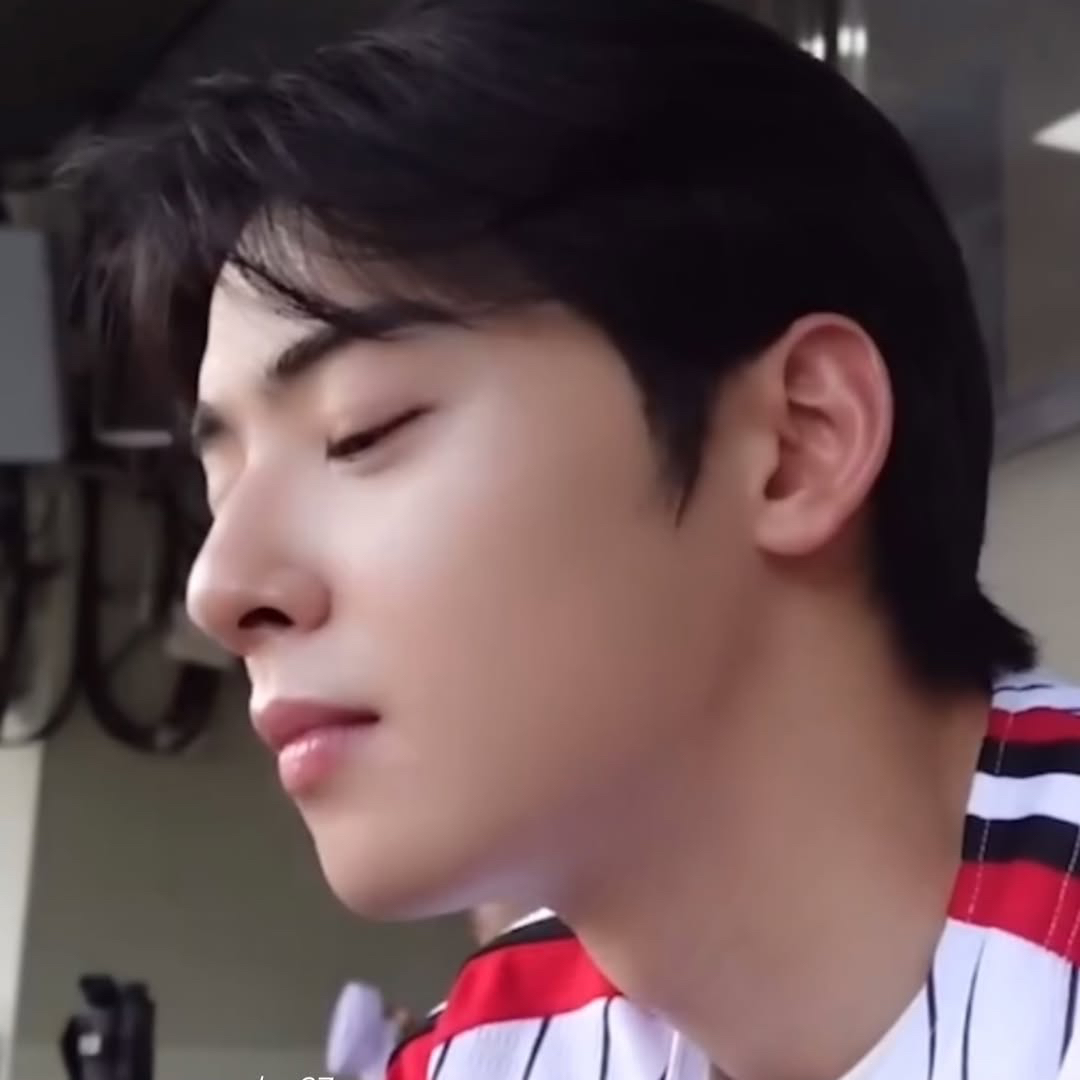 Latest photo of Cha Eunwoo