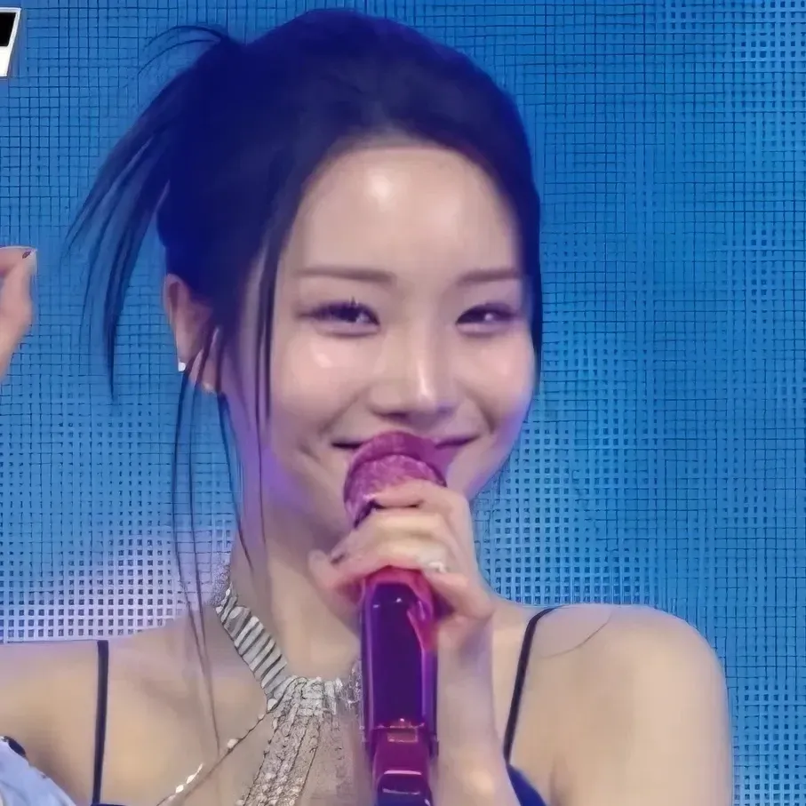 Recent activity shot of Kim Soyeon (2004)