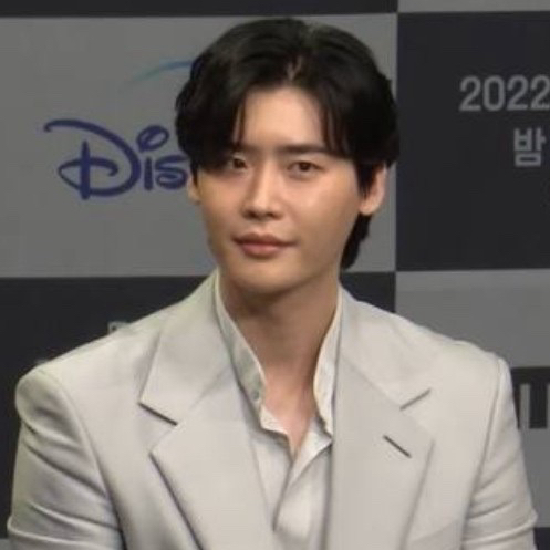 Behind-the-scenes cut of Lee Jongsuk