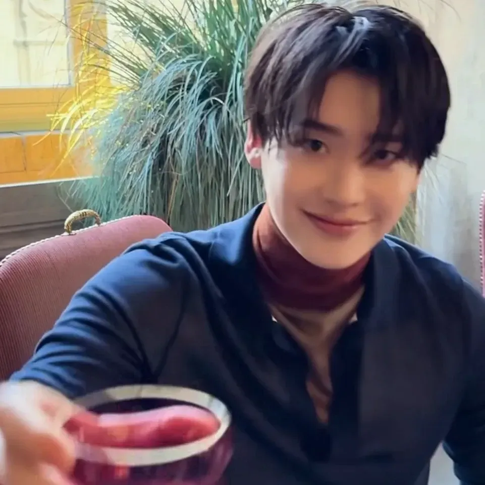 Behind-the-scenes cut of Lee Jongsuk