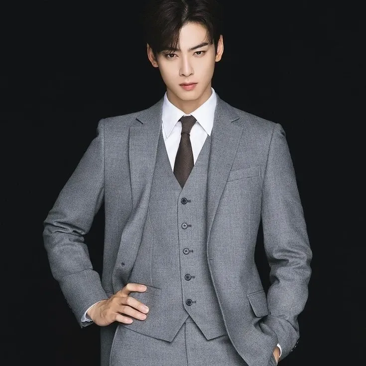 Behind-the-scenes cut of Cha Eunwoo