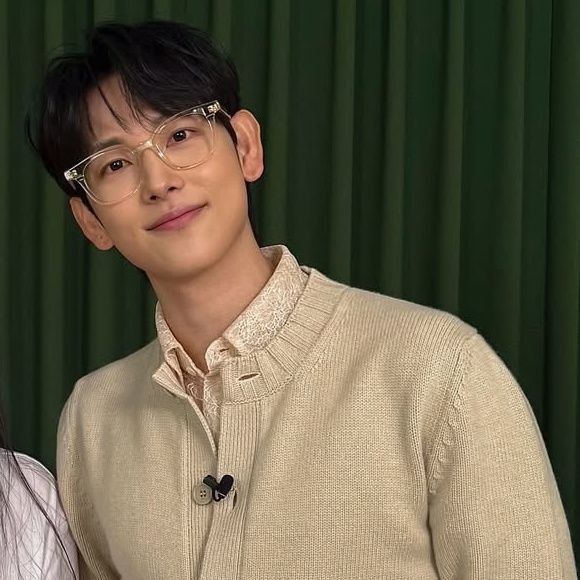 Latest photo of Yim Siwan