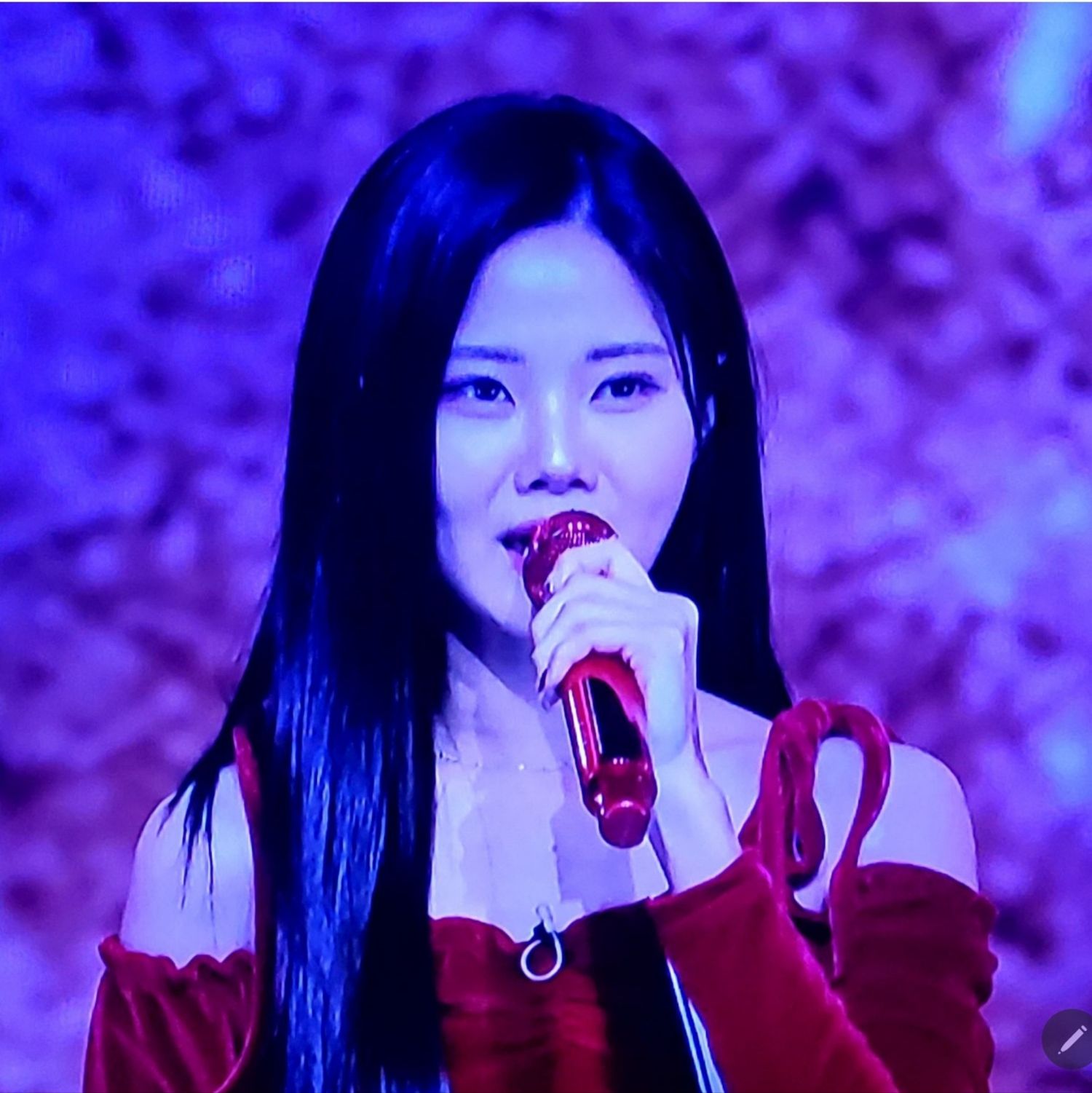 A moment captured by a fan of Bae Ahyeon