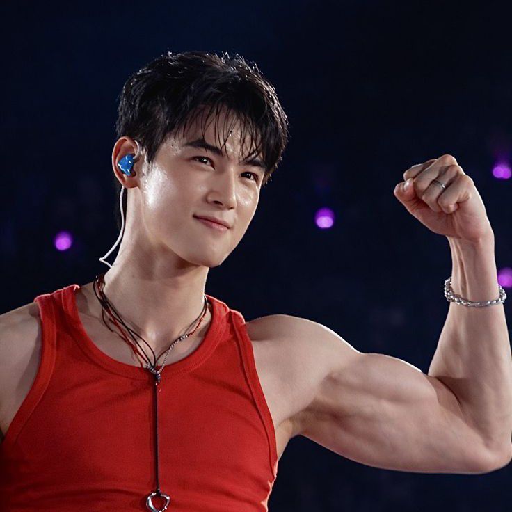 粉丝拍下的车银优瞬间