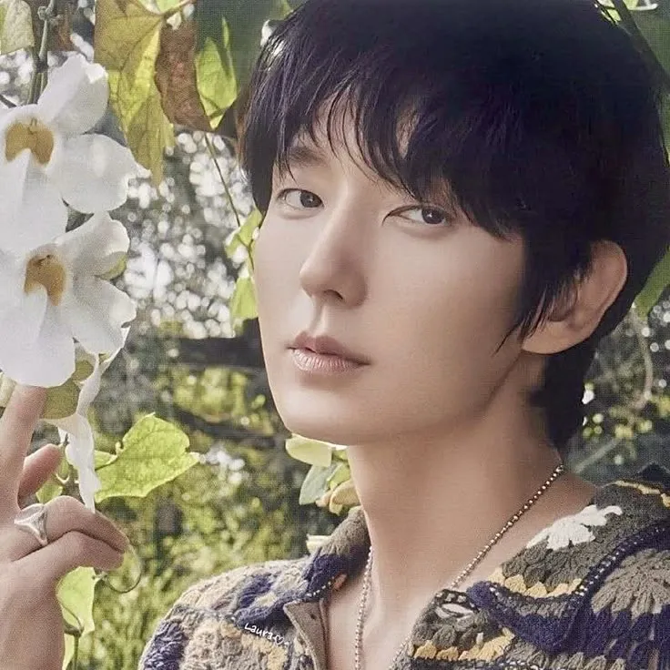 Behind-the-scenes cut of Lee Joongi