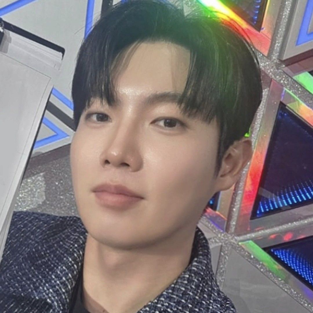 Latest photo of Son Taejin