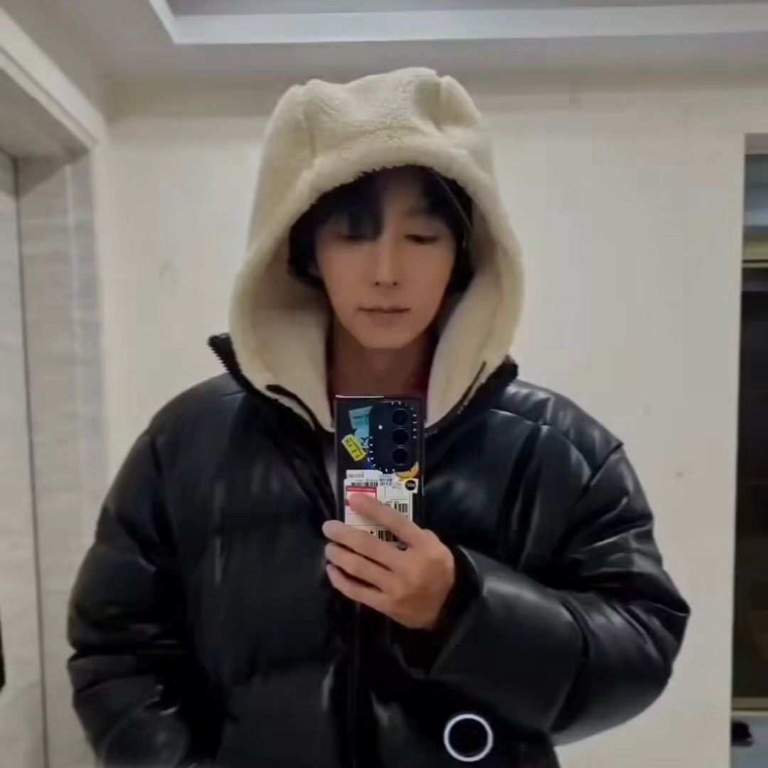 Behind-the-scenes cut of Lee Joongi